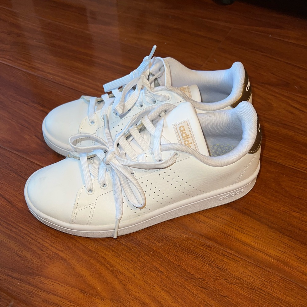ADIDAS ADVANTAGE WHITE WOMENS SIZE 7